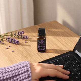 Aceite esencial de Lavanda 11 ml en el escritorio mientras trabajas | Exotik Nat