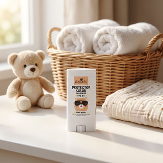 Baby Protector Solar en barra junto a toallas y un peluche en el cuarto del bebé | Exotik Nat
